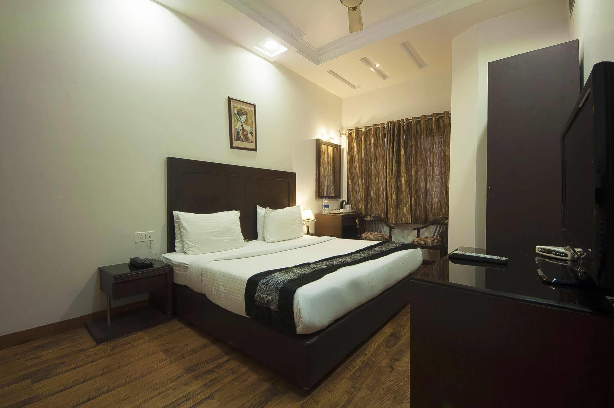 Hotel Prems Paradise Amritsar Ngoại thất bức ảnh